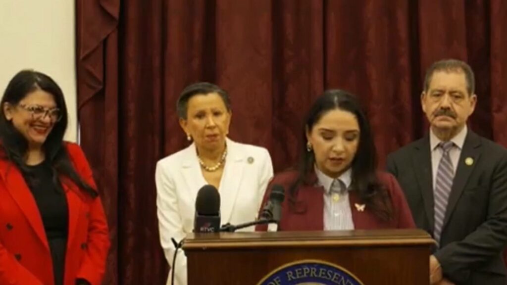 Congresistas hispanos proponen una ley de 'Buen vecino' contra la Doctrina Monroe de Trump - congresistas-hispanos-proponen-una-ley-de-buen-vecino-contra-la-doctrina-monroe-de-trump-1024x576