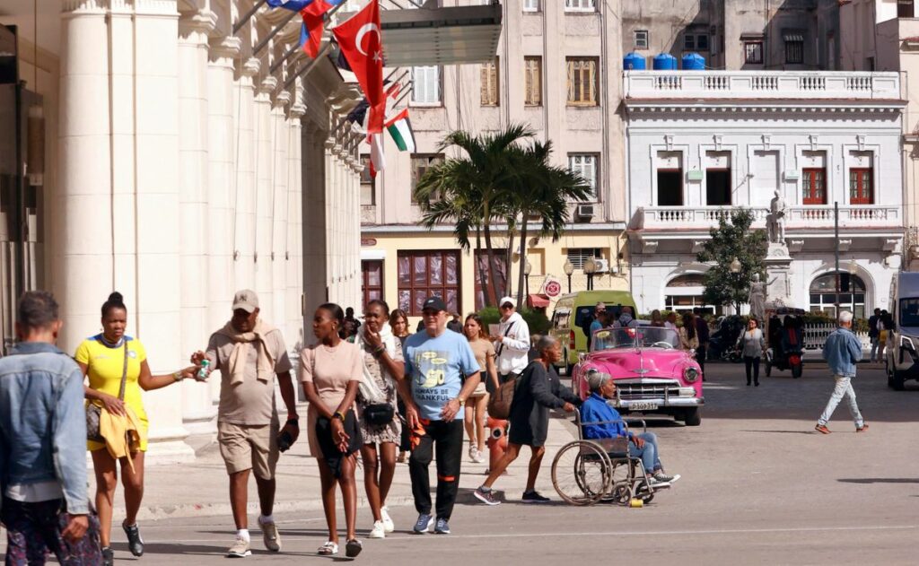 Cuba pierde el turismo canadiense por el asedio de EE.UU., que deja en coma un sector clave - cuba-2-1024x631