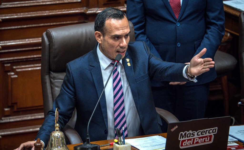 jose-jeri-asume-como-presidente-interino-de-peru-tras-la-destitucion-de-boluarte-2-1024x631-1 José Jerí, al borde de engrosar la lista de presidentes destituidos en Perú - jose-jeri-asume-como-presidente-interino-de-peru-tras-la-destitucion-de-boluarte-2-1024x631