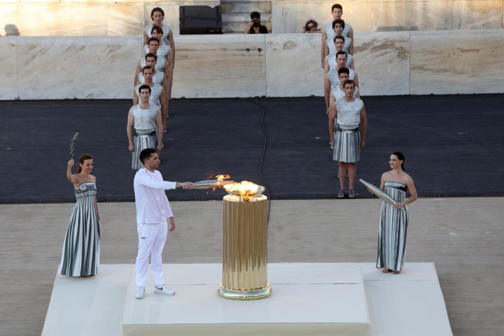 Llama olímpica deja Grecia y pone rumbo a Francia, a menos de 100 días de París 2024