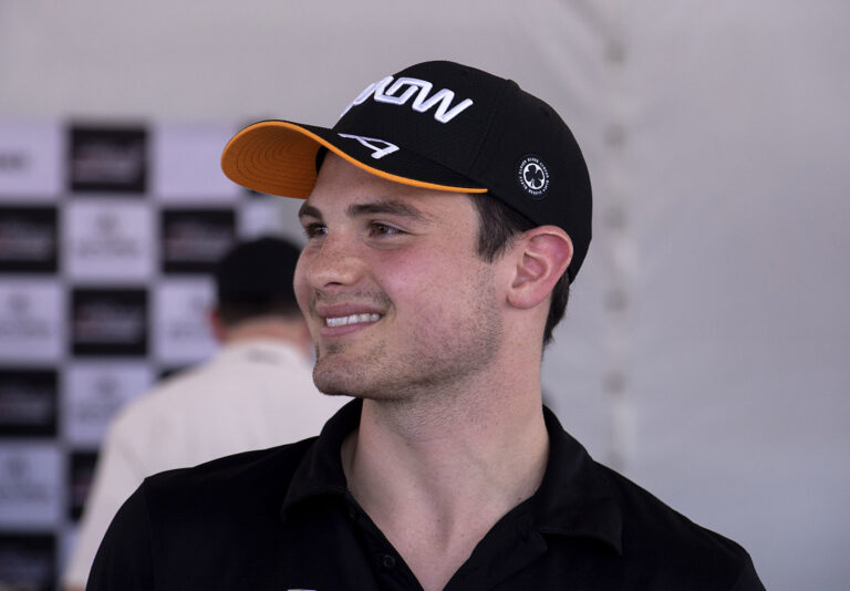 Pato O’Ward gana el GP de St. Petersburg de IndyCar, tras sanción a Newgarden