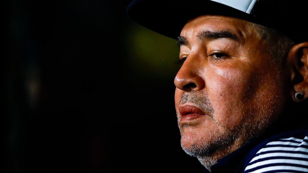 Hijos piden trasladar el cuerpo de Maradona a un memorial