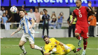 Argentina defiende el título y derrota 2-0 a Canadá que debuta en la Copa América 2024