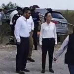 Se accidenta auto del convoy de Sheinbaum en Coahuila; ella se baja a ayudar