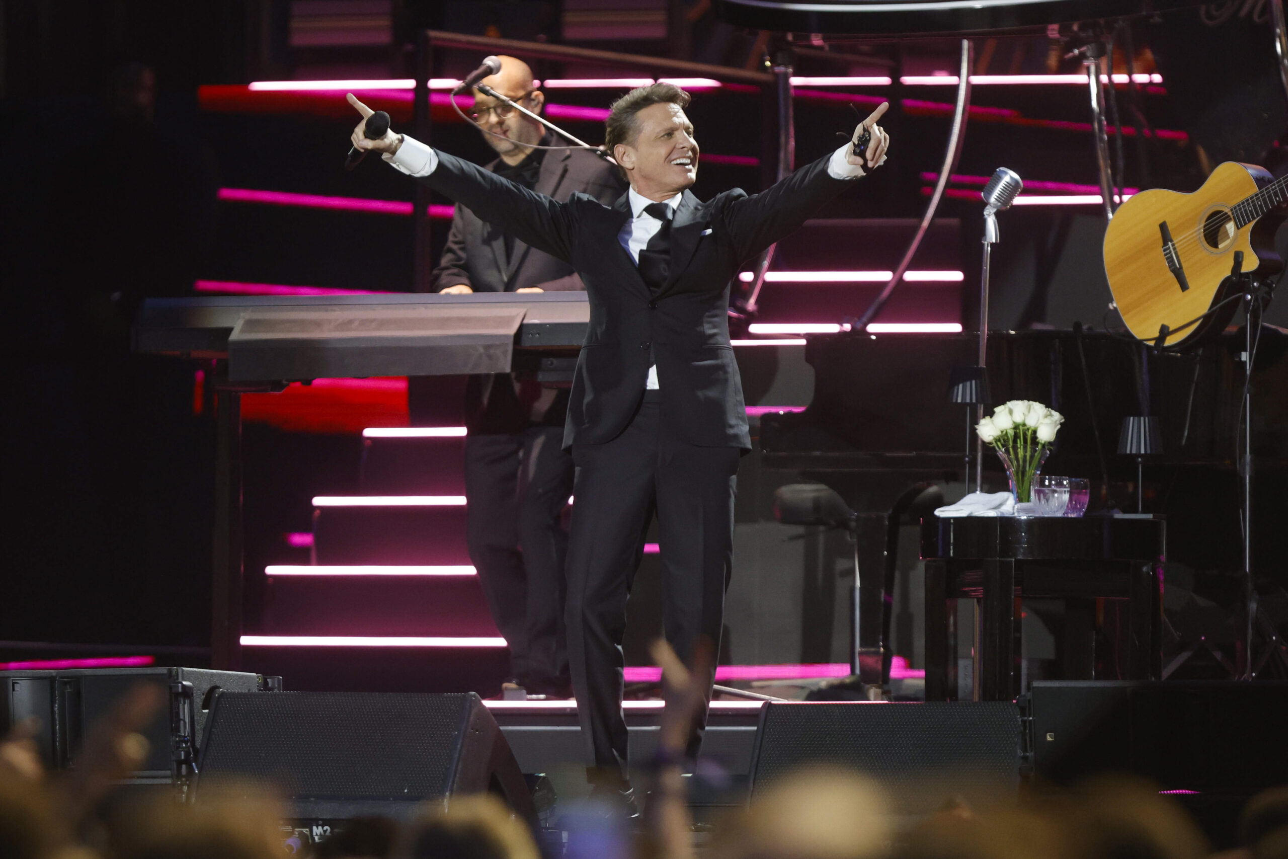 Luis Miguel “derrite” Córdoba en el inicio de su gira por España