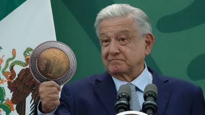 ¿AMLO tiene el poder de revertir la caída del peso y lograr que regrese a las 17 unidades?