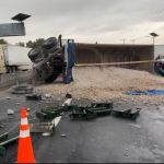 Caos en el Circuito Exterior Mexiquense tras volcadura de tráiler