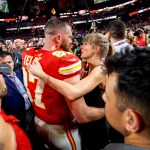 Travis Kelce participa en un concierto de Taylor Swift