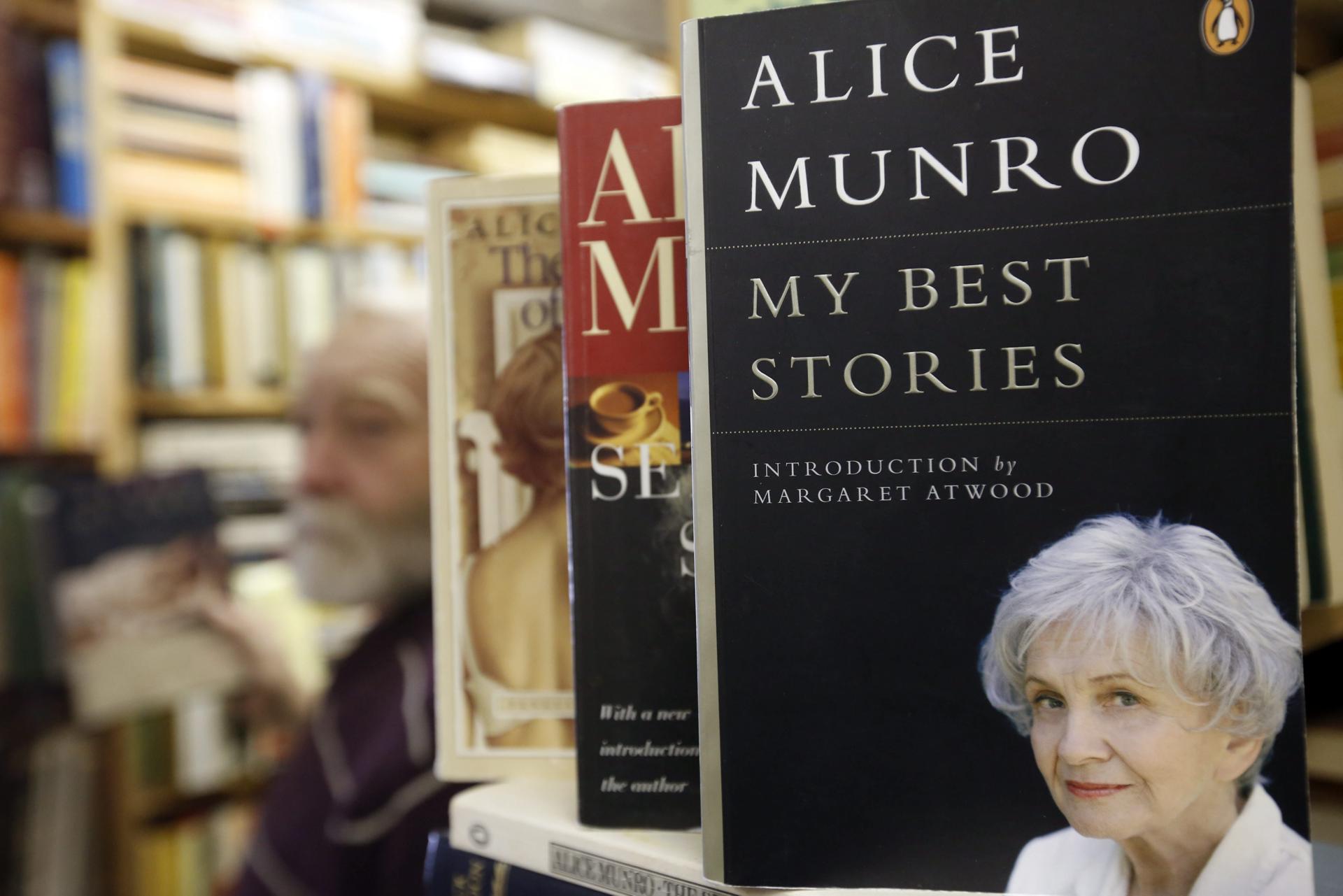 Hija de escritora Alice Munro la acusa de ignorar abusos sexuales que perpetró su padrastro