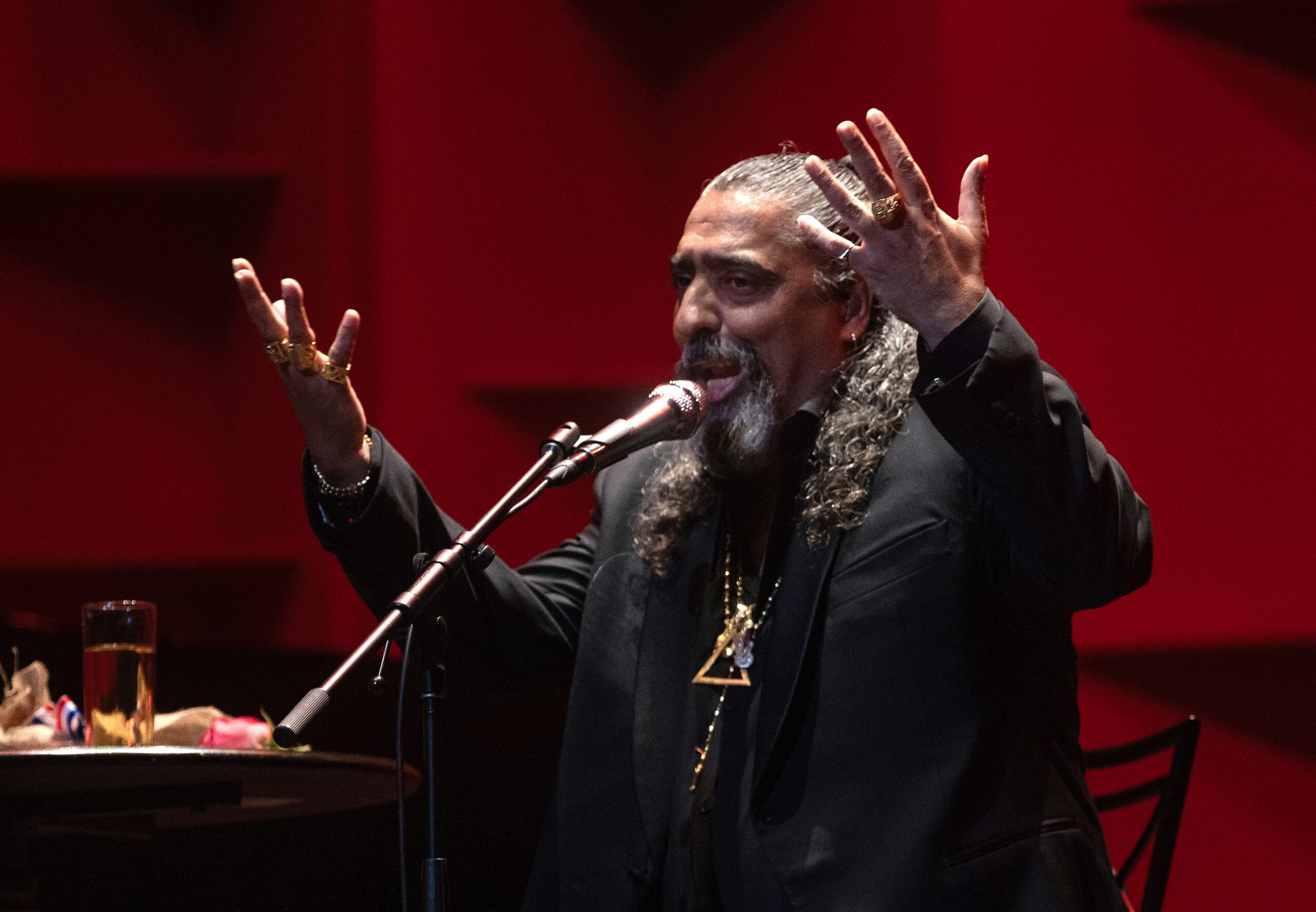 Diego El Cigala vuelve a Santo Domingo transformando canciones emblemáticas en flamenco