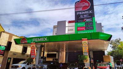 Tanque lleno: 4 de cada 10 mexicanos prefieren cargar en gasolineras de Pemex