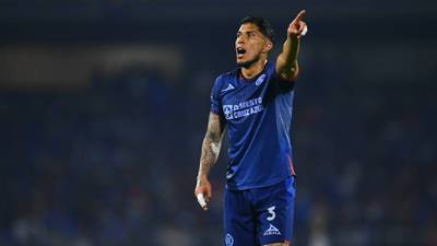 ¿Se va de Cruz Azul?: Así ha sido la trayectoria de Carlos Salcedo dentro y fuera del futbol mexicano