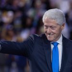 Bill Clinton bromea sobre McDonald’s en discurso en la Convención Demócrata