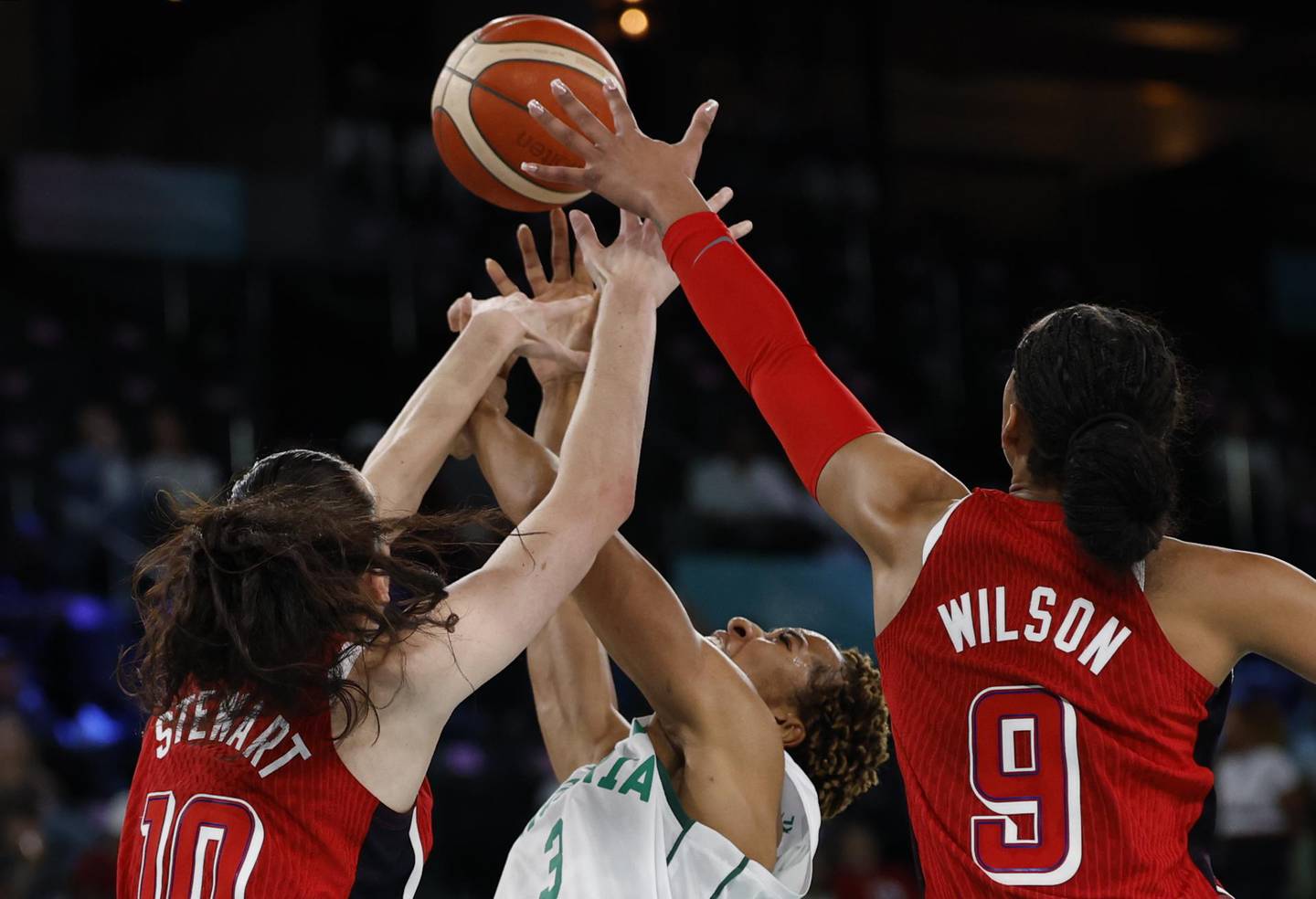 Estados Unidos busca llevarse la medalla de oro en básquetbol femenil. (Foto: EFE)