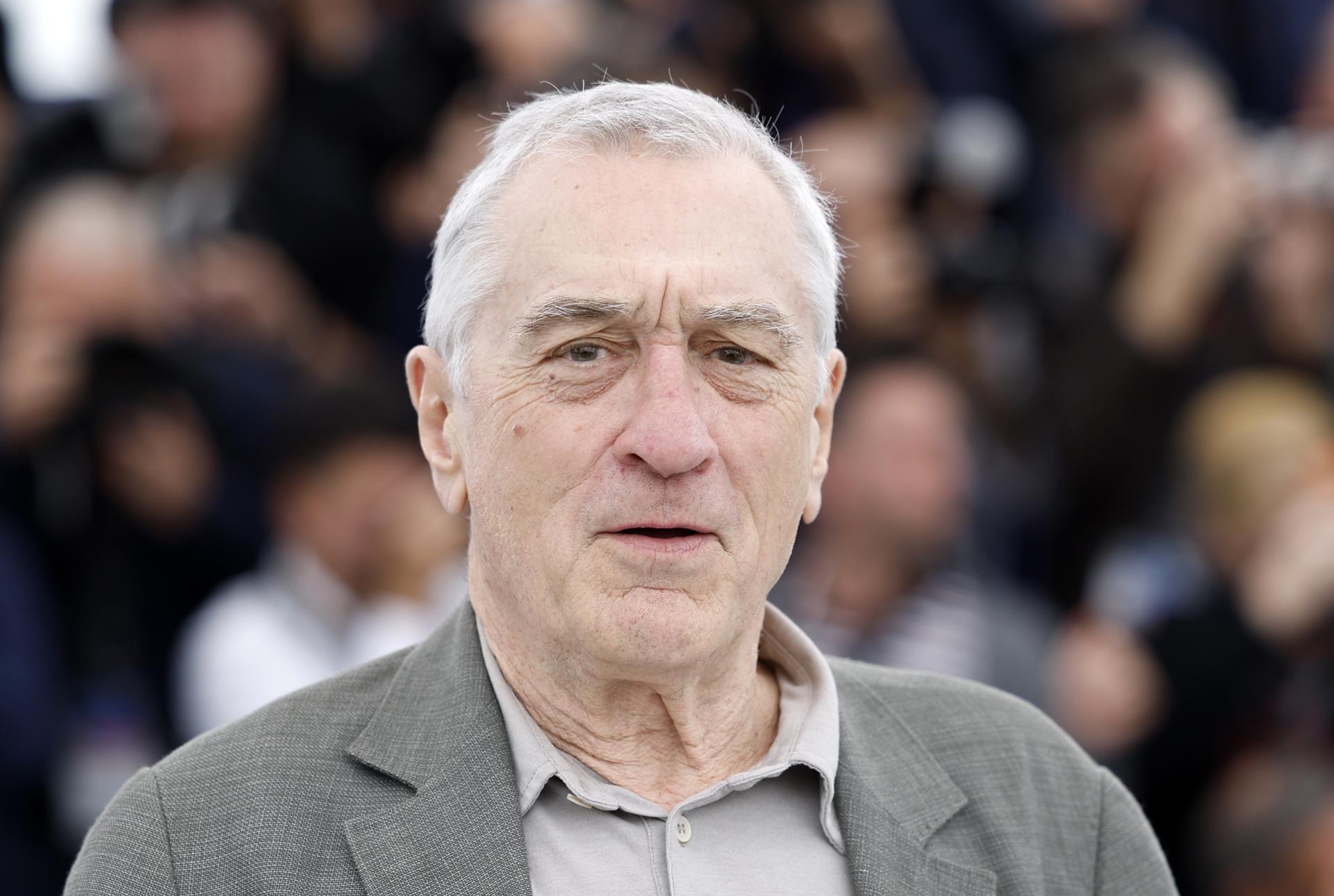 #Video Robert De Niro celebra su cumpleaños 81 lanzándose al mar desde un yate