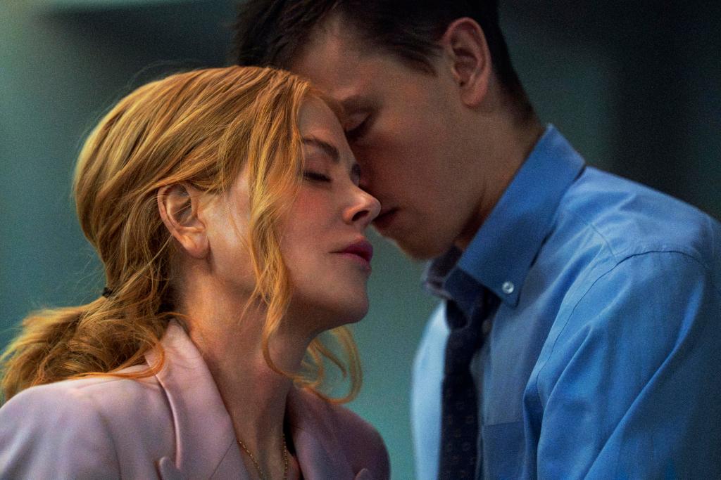 Nicole Kidman y Antonio Banderas emprenden la liberación sexual en Venecia con 'Babygirl' - nicole-kidman-y-harris-dickinson-en-un-momento-de-la-pelicula-babygirl-1024x683