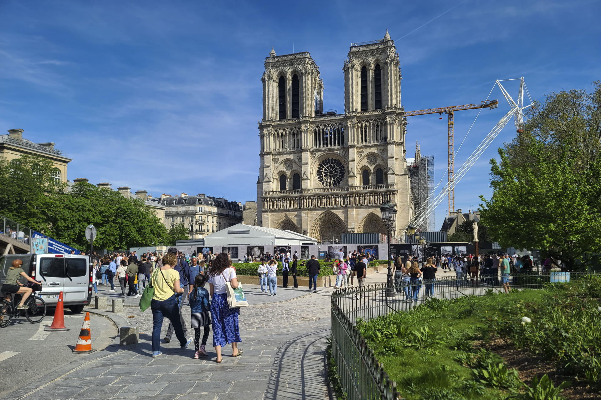 A diez semanas de su reapertura, a Notre Dame solo le faltan “algunos acabados”