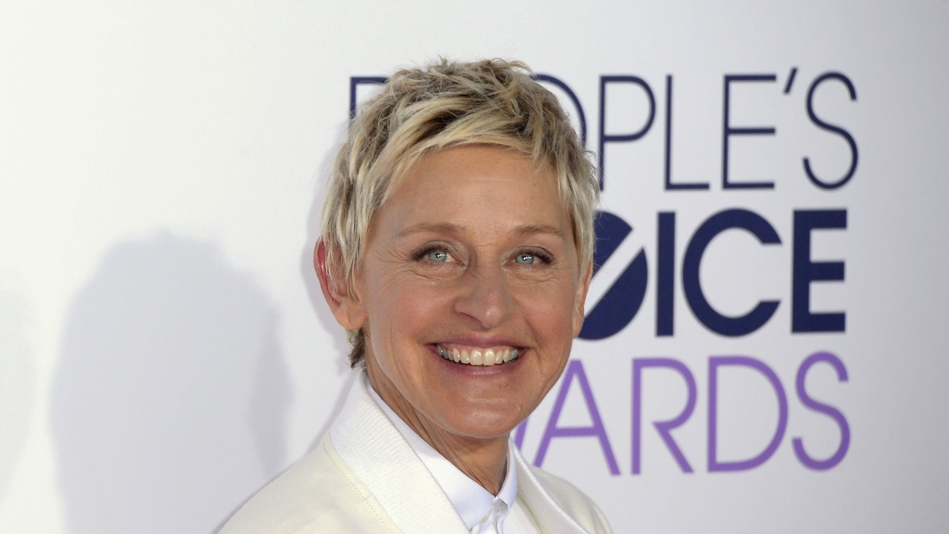 Ellen DeGeneres comparte su experiencia en terapia para lidiar con el odio tras escándalo