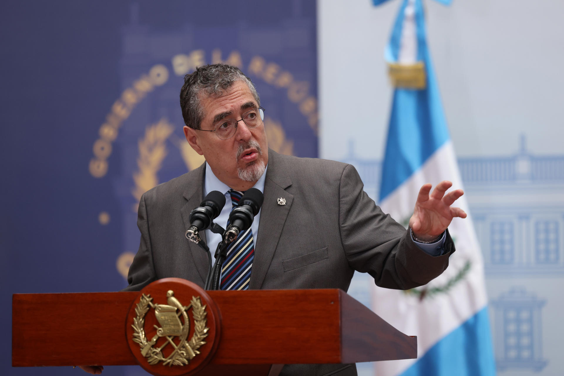 Presidente de Guatemala viaja a México para la investidura de Sheinbaum