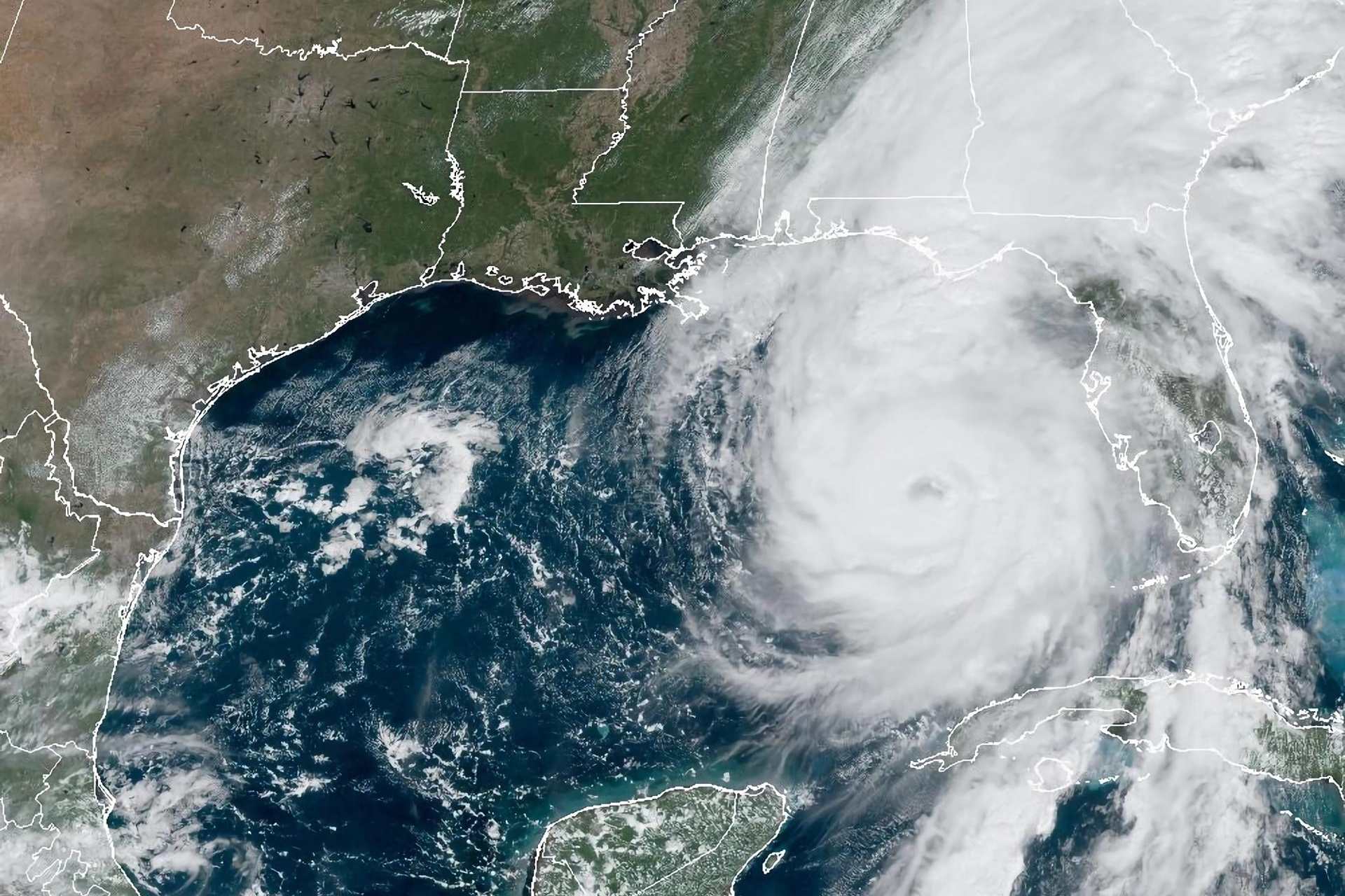 Huracán “Helene” se fortalece a categoría 3 en su ruta a Florida