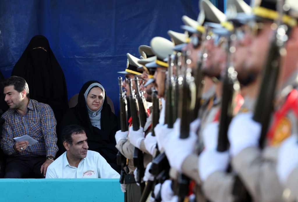 Irán presenta nuevo misil y drones en medio de escalada en Oriente Medio - iran-presenta-nuevo-misil-y-drones-en-medio-de-escalada-en-oriente-medio-1024x695