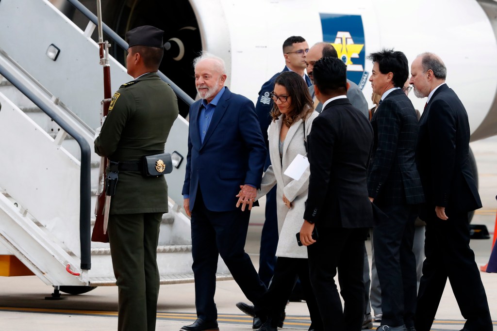 Presidente de Brasil, Luiz Inácio Lula, llega a México para asistir a la investidura de Sheinbaum - presidente-de-brasil-luiz-inacio-lula-llega-a-mexico-para-asistir-a-la-investidura-1024x683