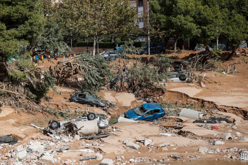 Vuelve andando para no abandonar su casa en uno de los pueblos inundados en España - danos-en-espana-por-temporal-1024x683