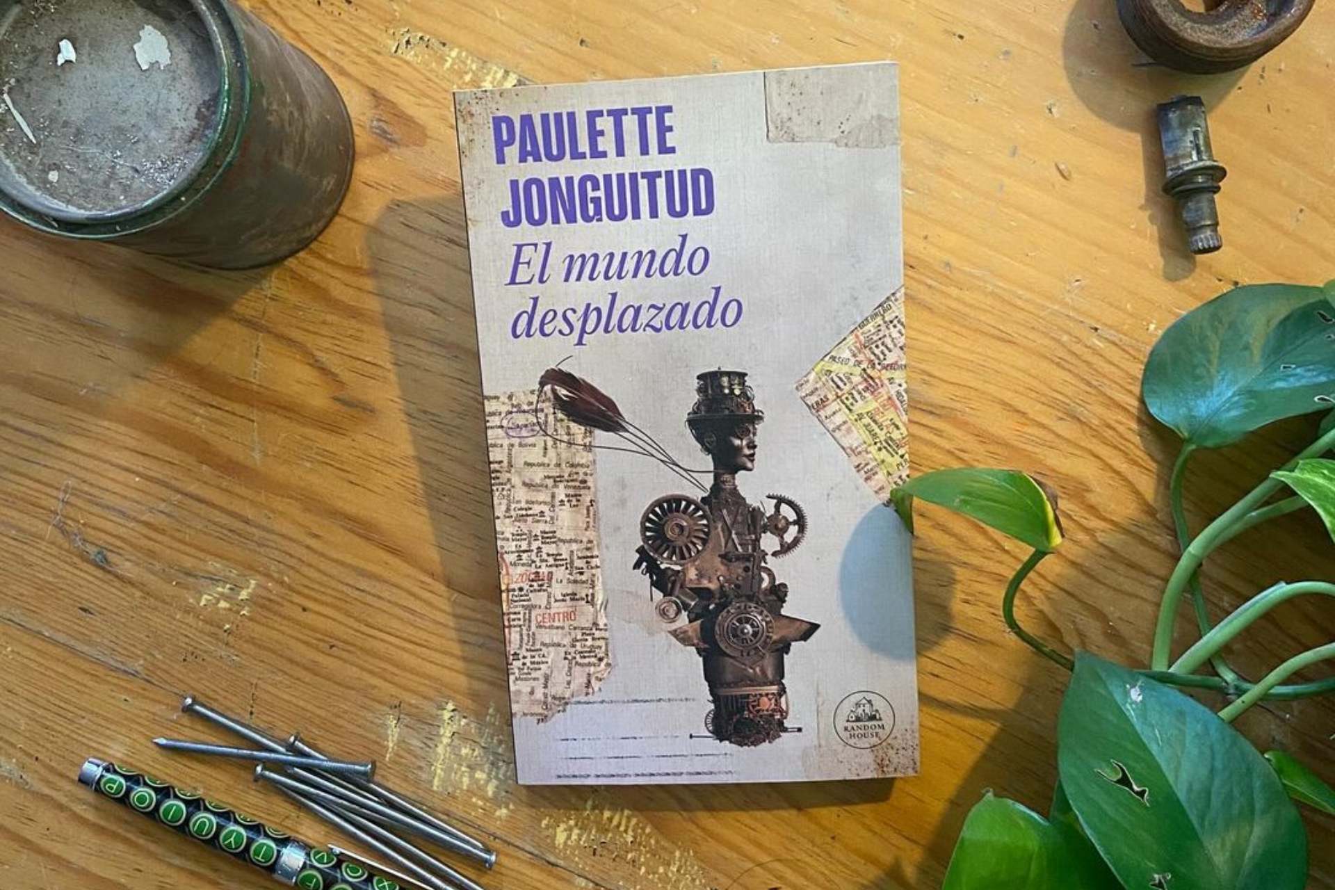 Novela ‘El mundo desplazado’ narra el terror de ser mujer en México