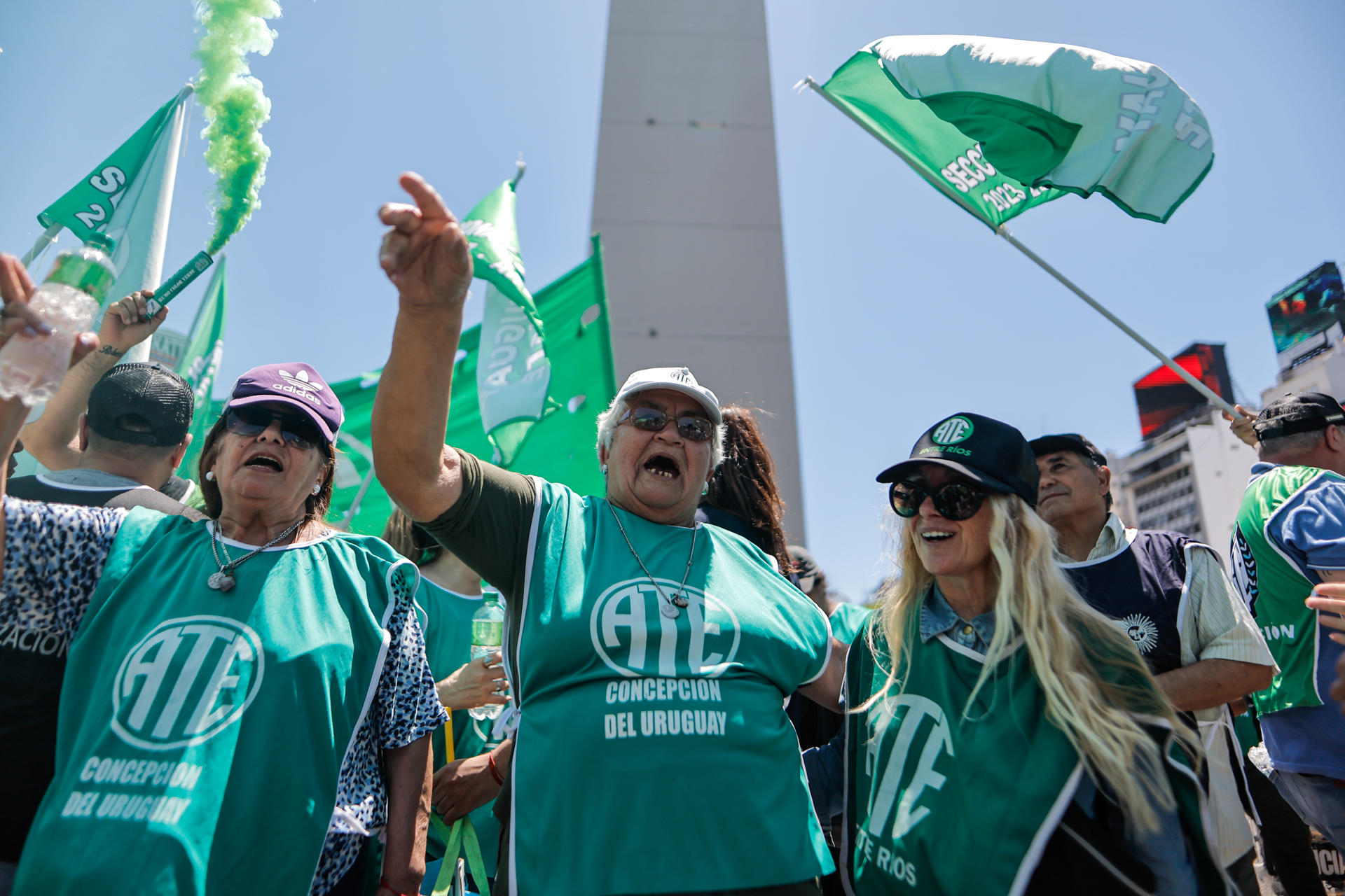 Empleados públicos de Argentina inician huelga de 36 horas ante recortes y bajos salarios