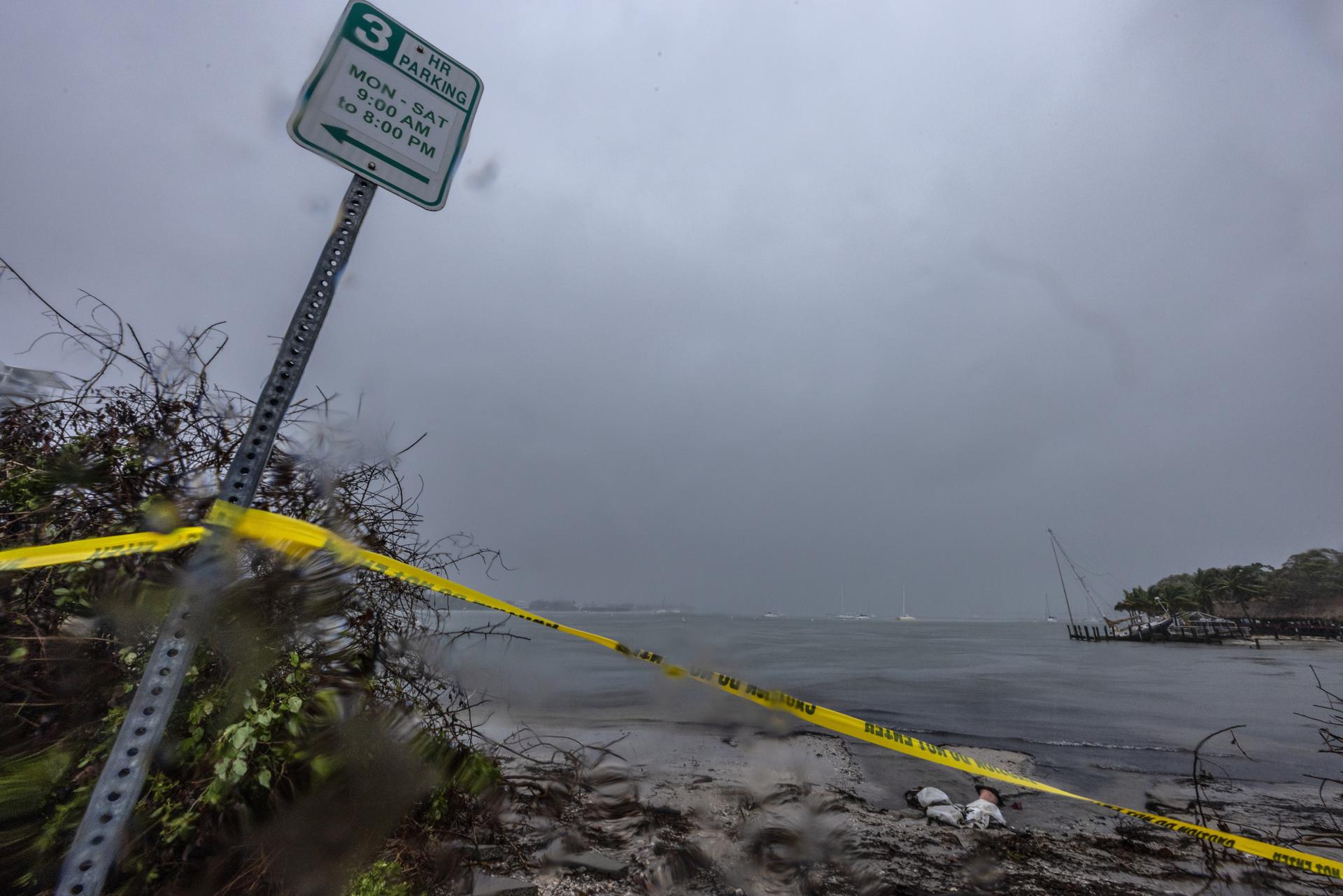 Cónsul Juan Sabines pide a mexicanos en Florida que vayan a refugios por impacto de “Milton”