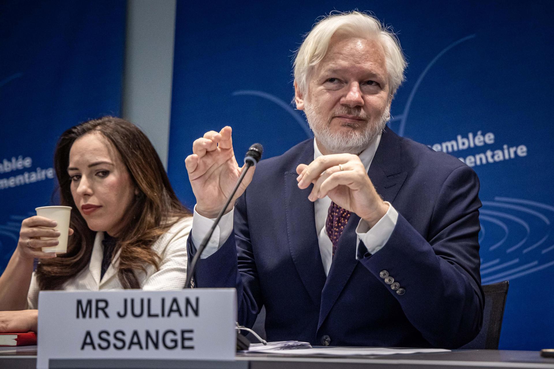 Assange busca “readaptarse” a su libertad tras declararse culpable de “hacer periodismo”