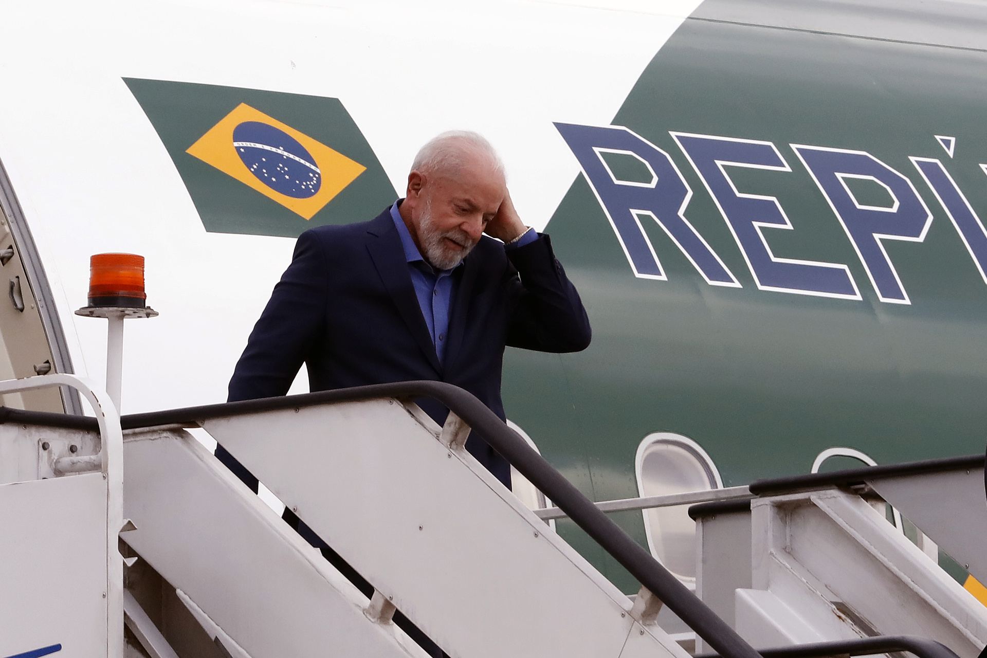 Lula regresa a México por problema técnico en su avión presidencial