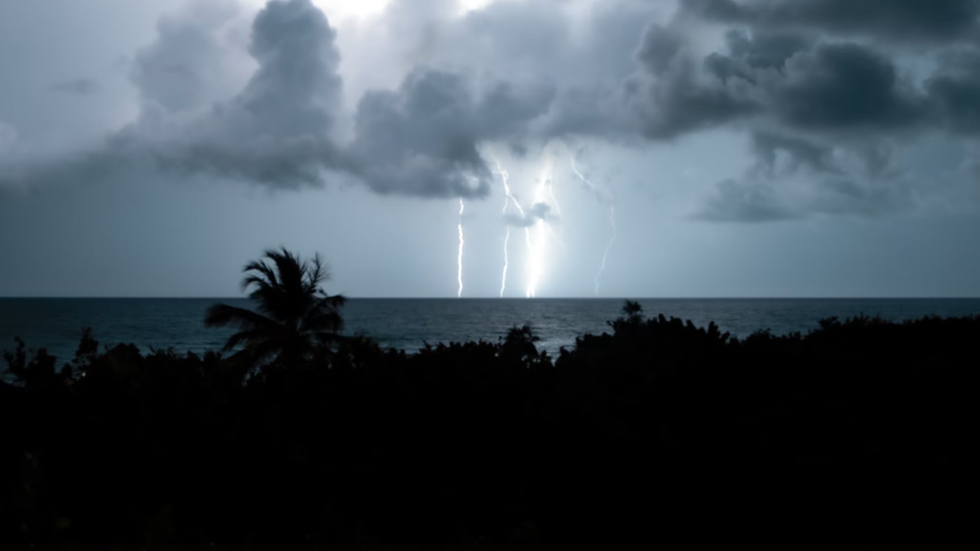 Tormenta tropical “Óscar” se dirige a las Bahamas