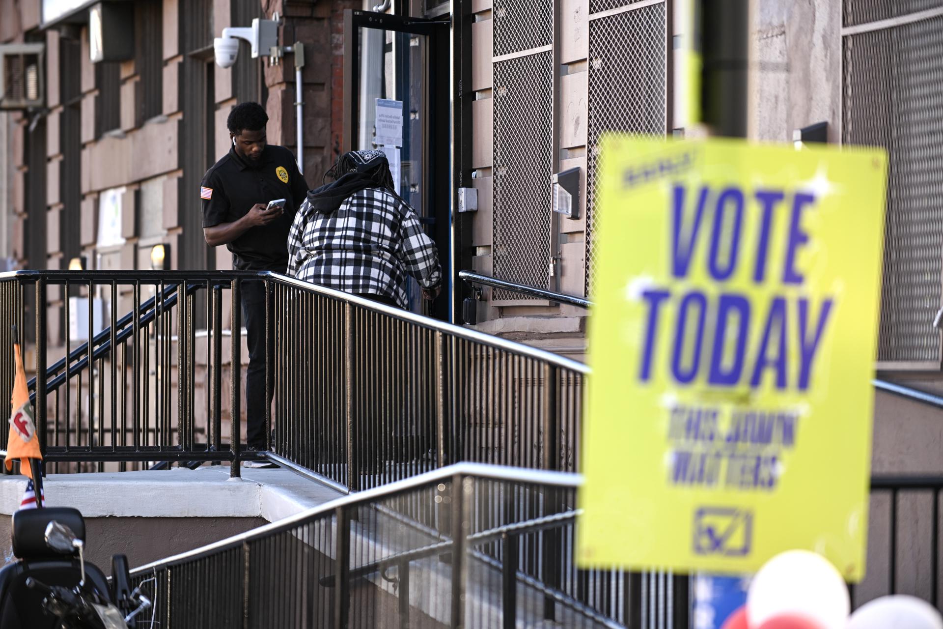 Casi la mitad de simpatizantes de Trump prevé problemas en las elecciones, según un sondeo