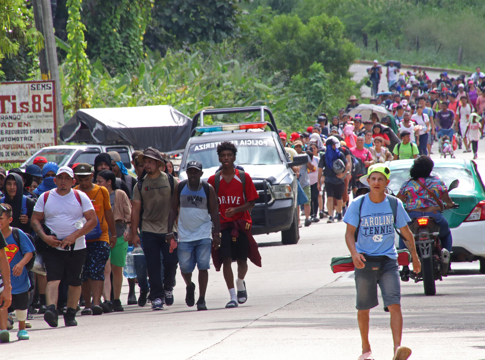 Caravanas migrantes se multiplican en las fronteras de México antes de la llegada de Trump