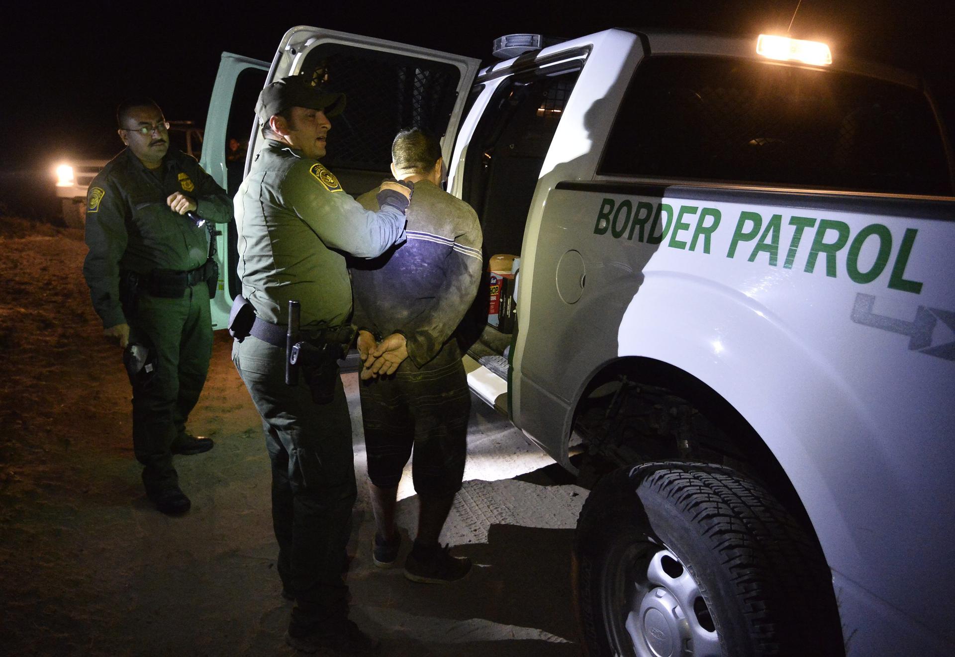 El promedio diario de detenciones en la frontera suroeste de EE.UU. no baja de mil 800