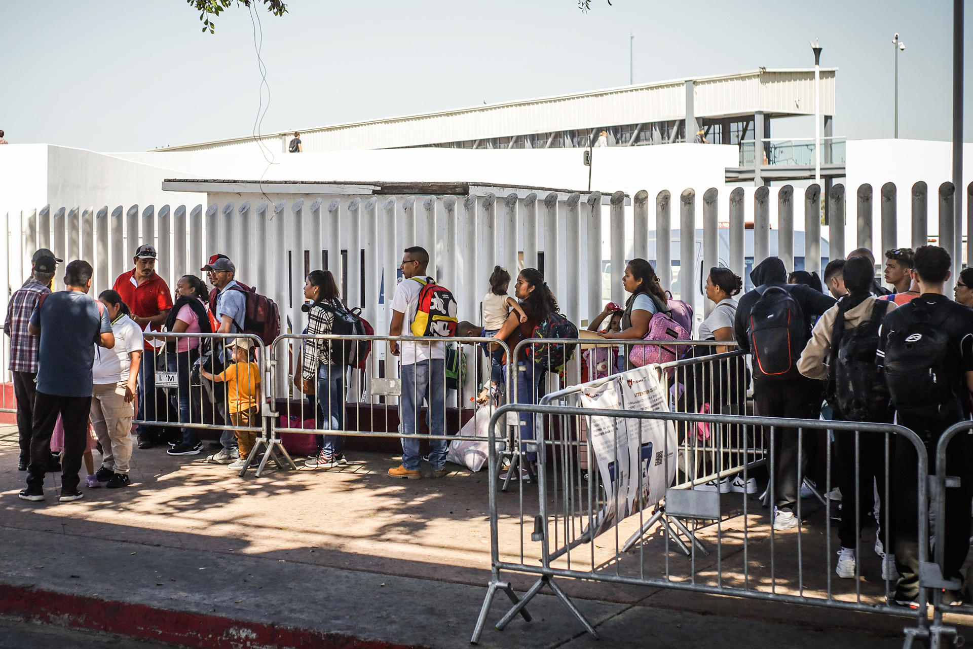 Mayoría en EE.UU. respalda ciudadanía para migrantes y revisión de antecedentes