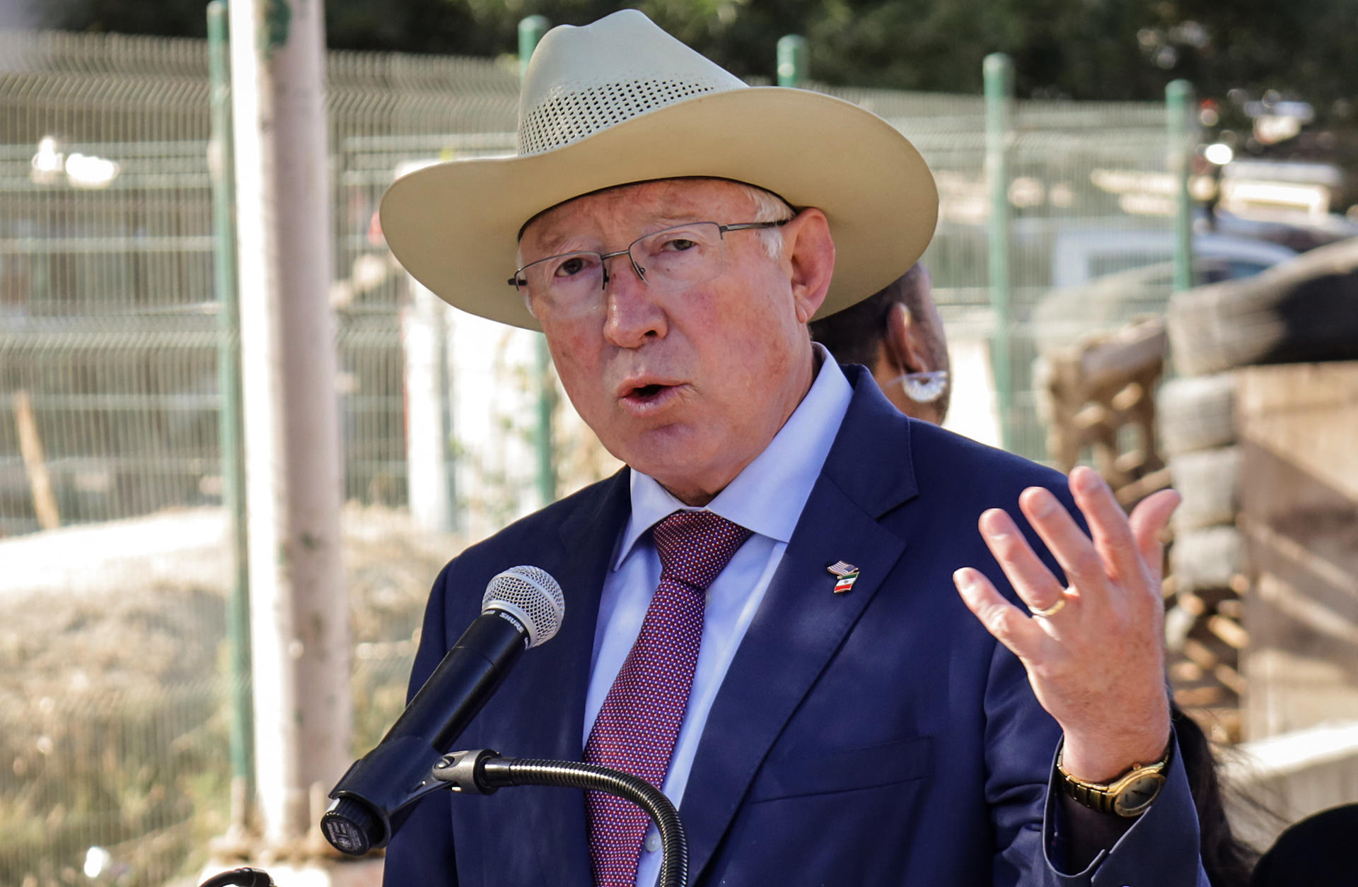 Ken Salazar augura una “transición en paz” con el Gobierno de Trump