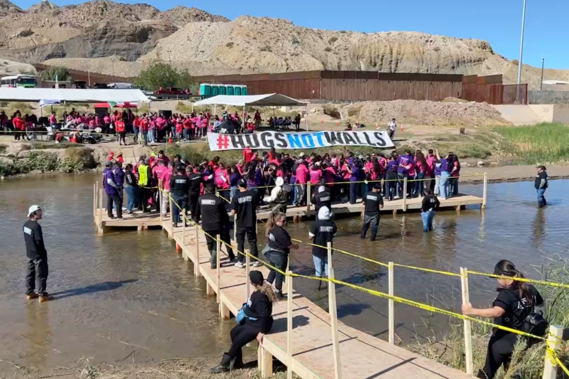 Evento ‘Abrazos no muros’ reencuentra a cientos de familias en frontera de México y EE.UU.