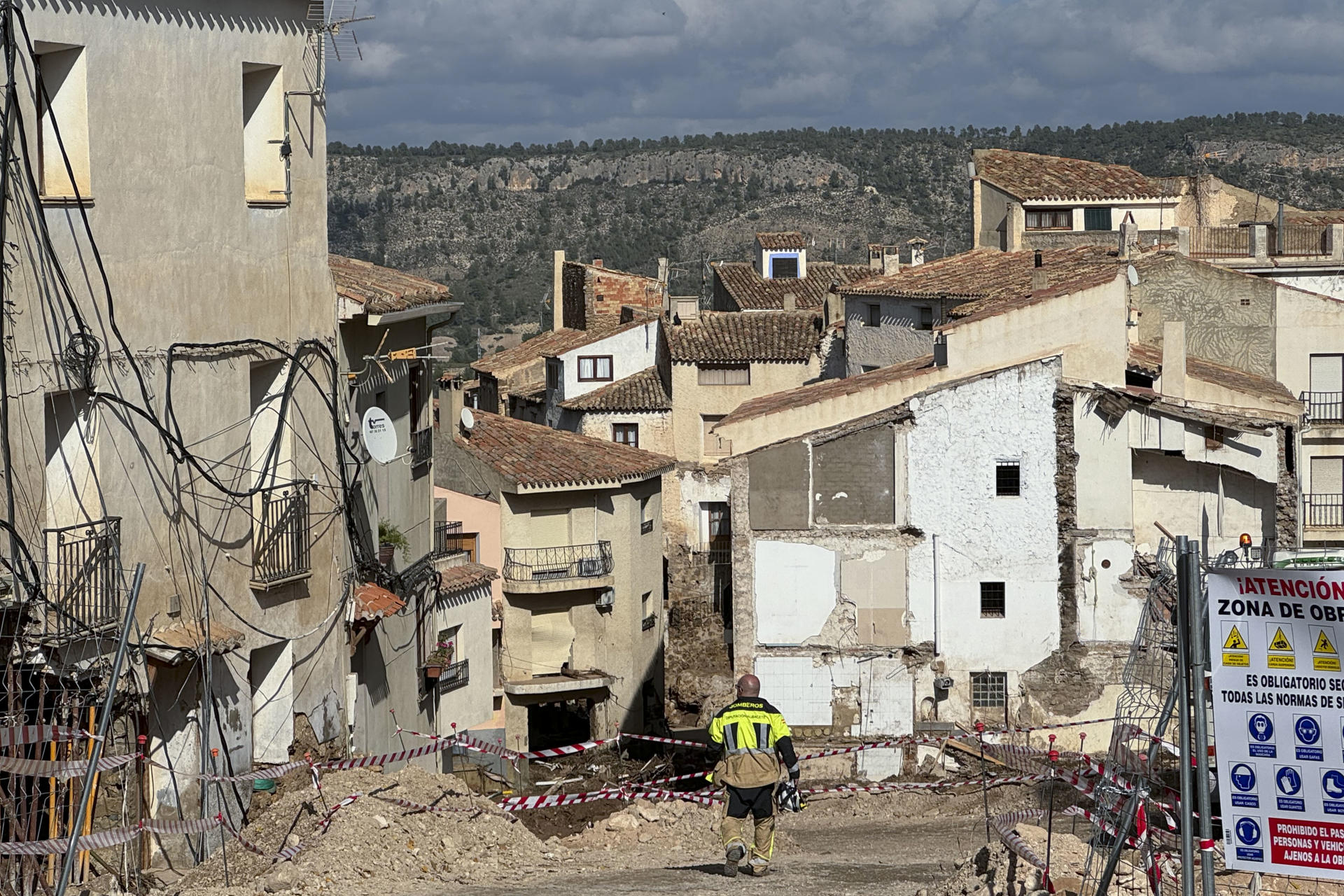 Aumenta a más de 4 mil 600 el número de edificios afectados en España por el temporal