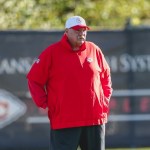 Seis ‘coaches’ de la NFL dominan la lista de 10 entrenadores deportivos mejor pagados en EE.UU.