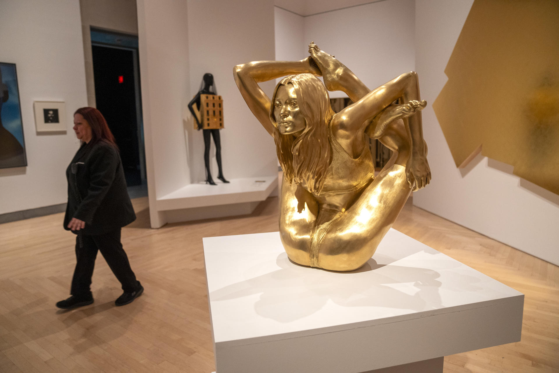 Una exposición en Nueva York muestra el oro como objeto de lujo y de explotación humana