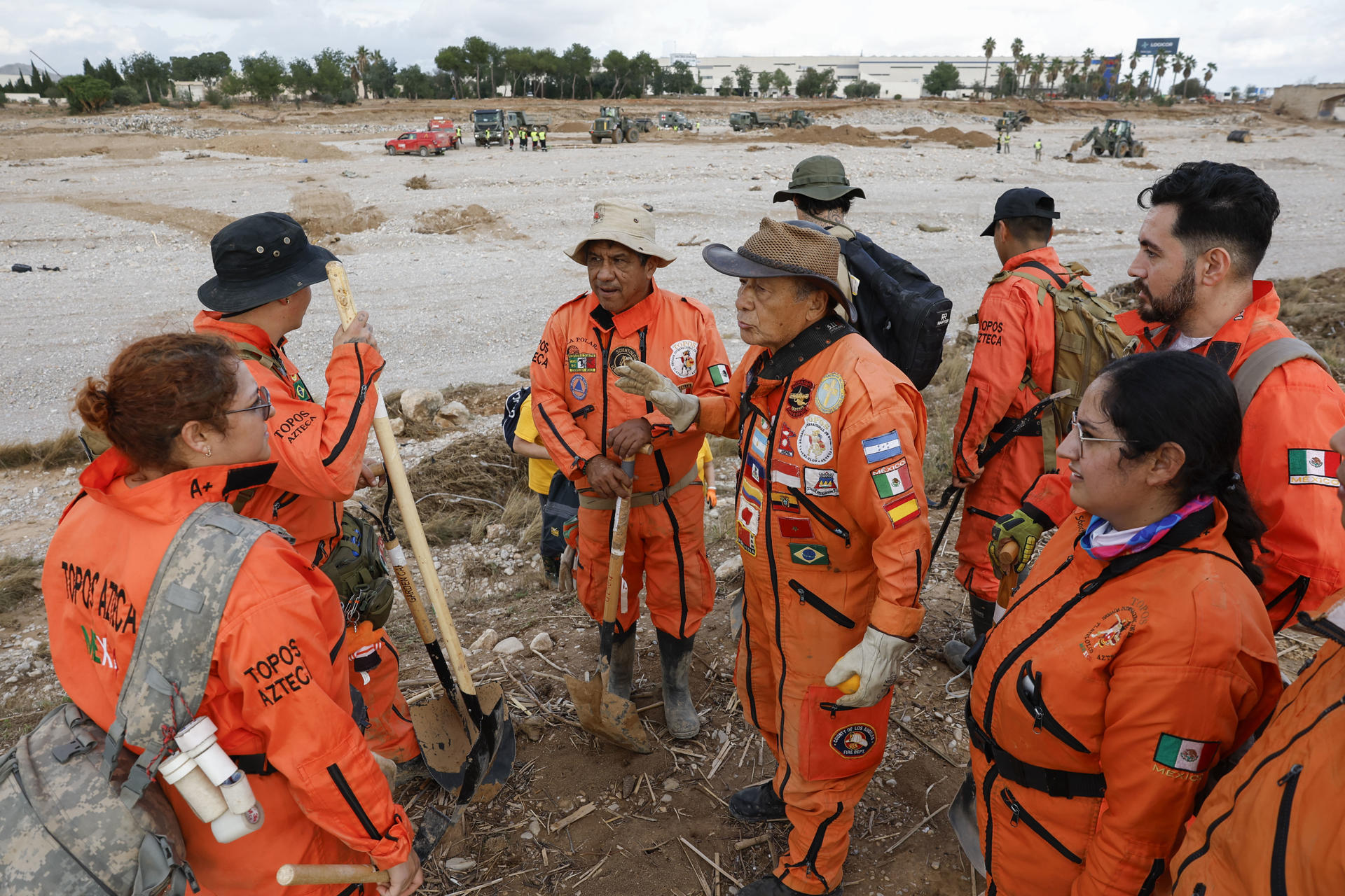 ‘Topos’ colaboran en la búsqueda de cadáveres tras el temporal en España