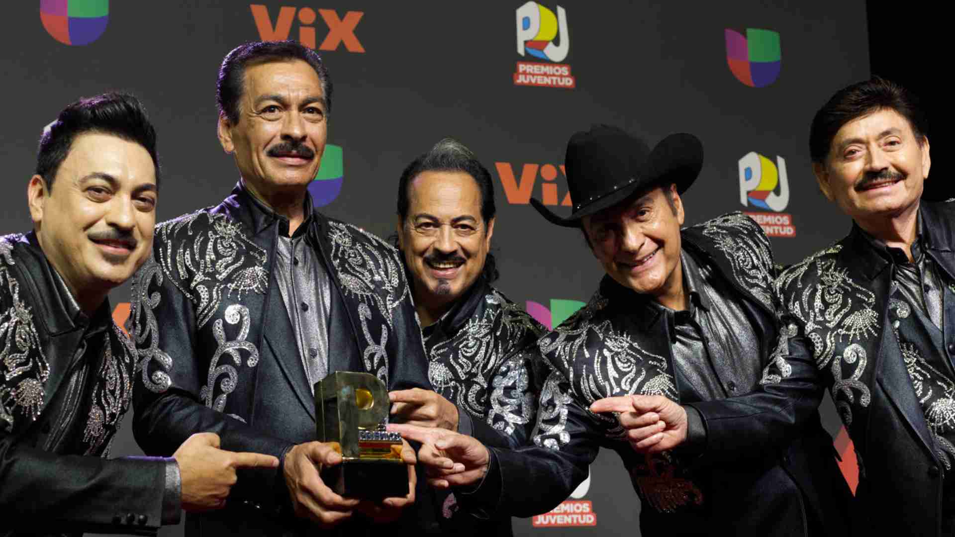 Los Tigres del Norte hacen campaña con Harris para atraer el voto latino en Arizona