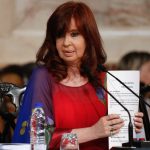 Condenan a seis años de cárcel a Cristina Fernández por corrupción