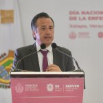 Entregan reconocimiento a Cuitláhuac García al “peor gobernador de la historia”