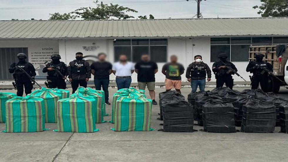 Detienen a dos mexicanos en Ecuador por tráfico de drogas