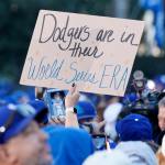 Los Ángeles se pinta de azul para festejar a sus Dodgers, en el cumpleaños de Valenzuela