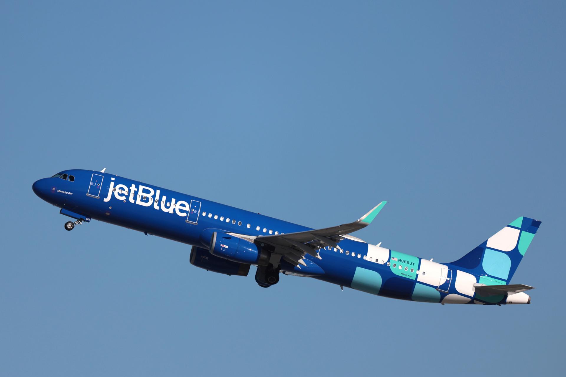 EE.UU. prohíbe los vuelos comerciales a Haití tras ataques a aviones de Spirit y JetBlue