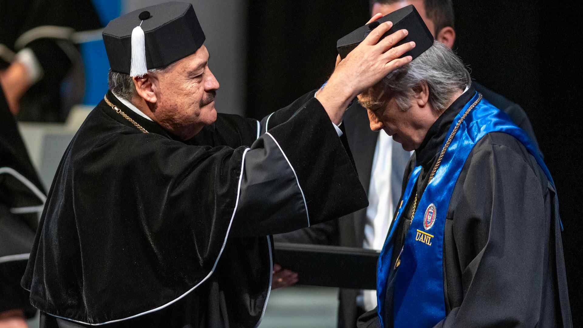 El cantante Joan Manuel Serrat recibe doctorado honoris causa por la UANL